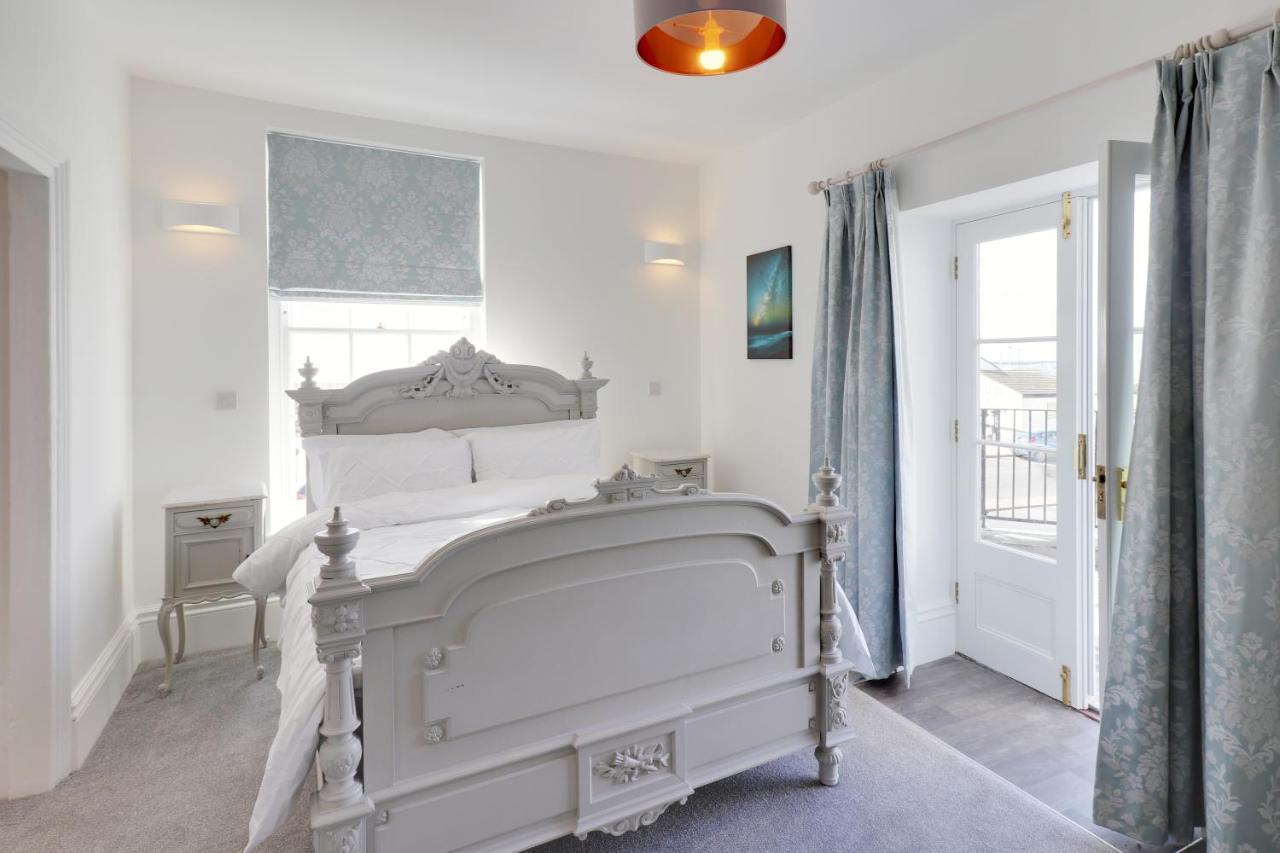 Master Accommodation Suite 2 Sea View With Balcony Hastings Kültér fotó