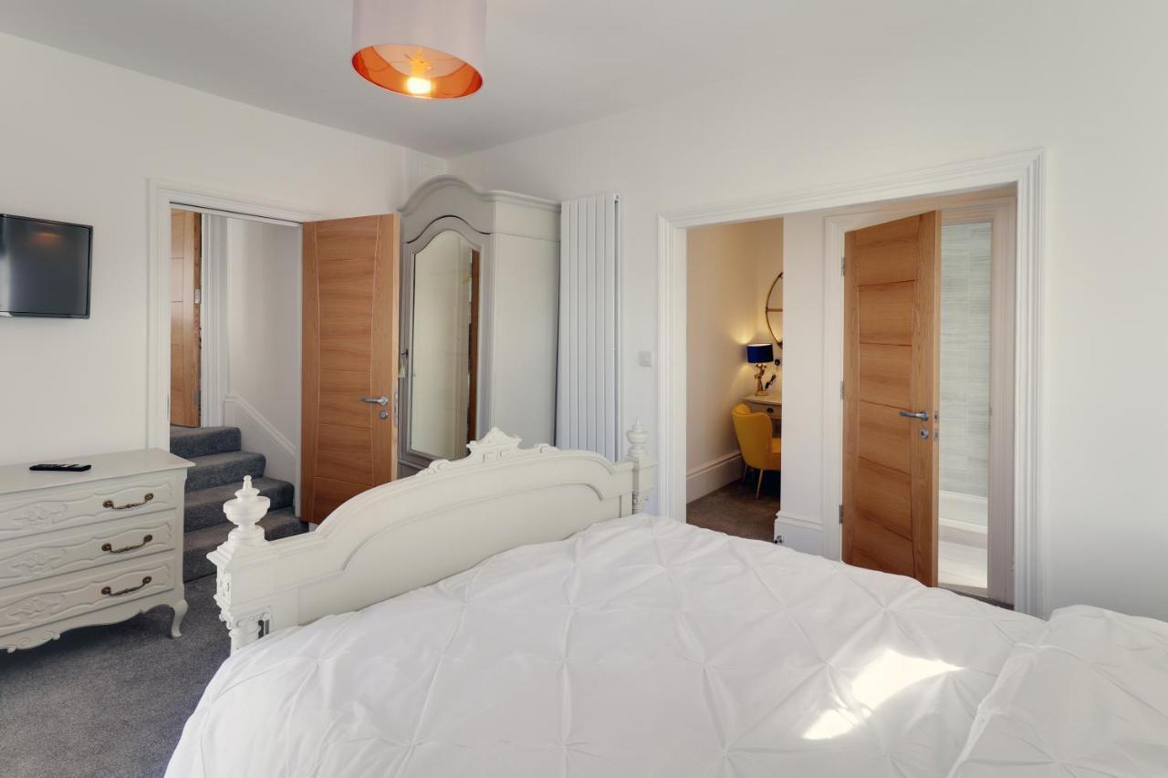 Master Accommodation Suite 2 Sea View With Balcony Hastings Kültér fotó