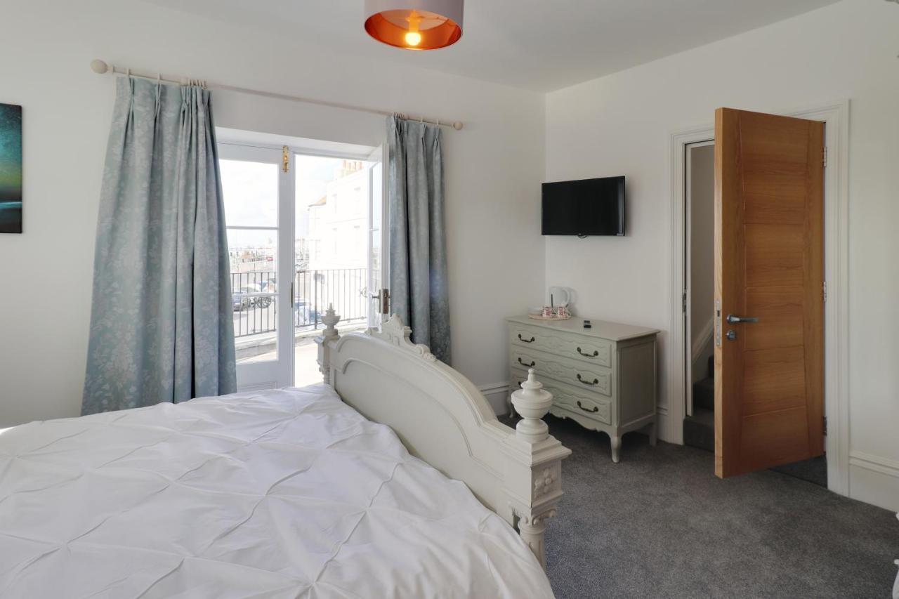Master Accommodation Suite 2 Sea View With Balcony Hastings Kültér fotó